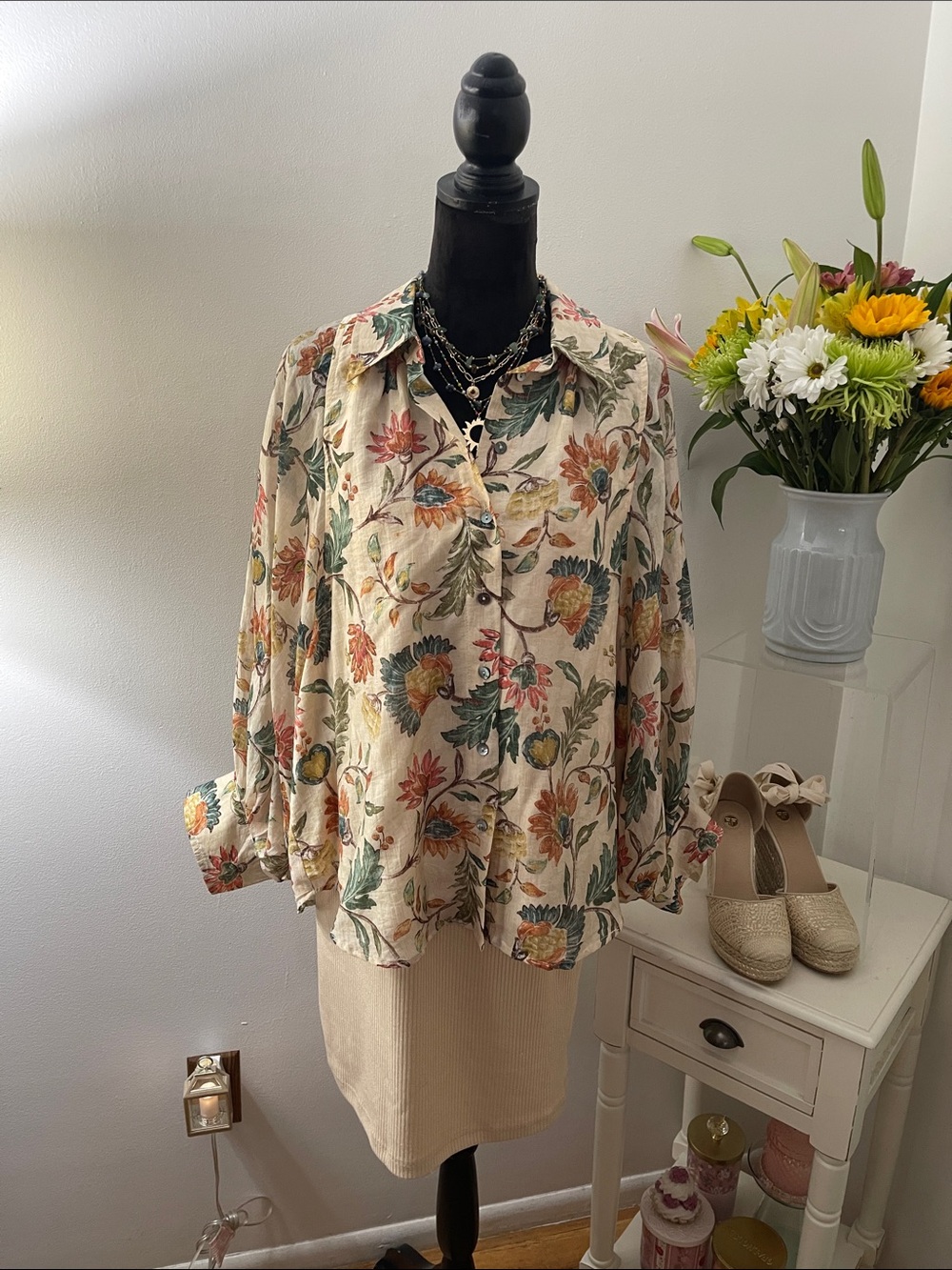 Entro Cream Floral Button-Front Blouse with Green, Blue and Coral Flower Print